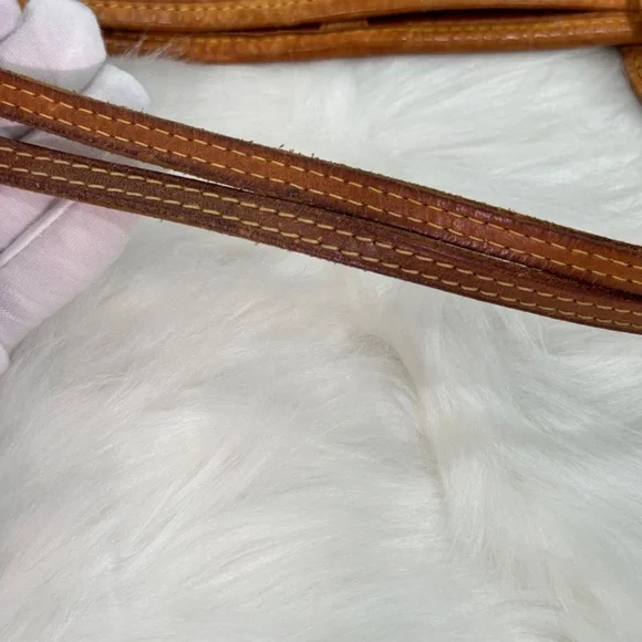 Louis Vuitton Neverfull MM - Picture 9 of 16